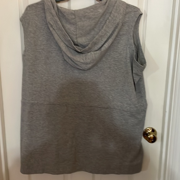 Everyday Hooded Vest! - Picture 4 of 4